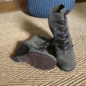 BCBG boots